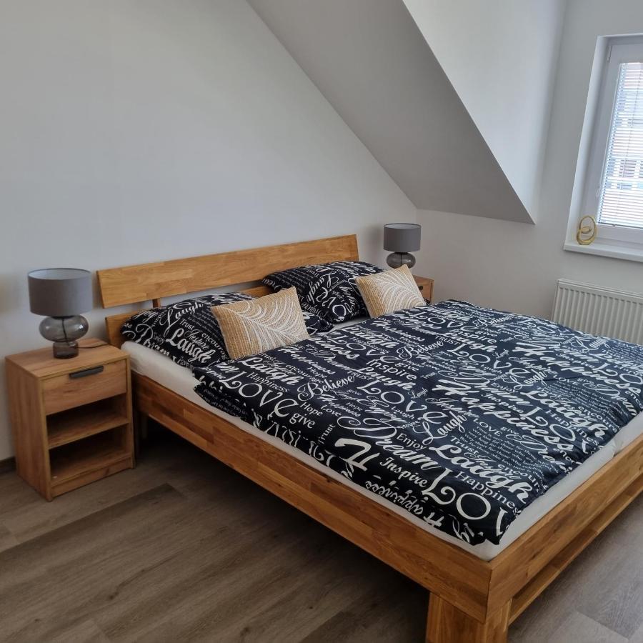 Cerna Ruze- Apartman 5 Plzen Bagian luar foto
