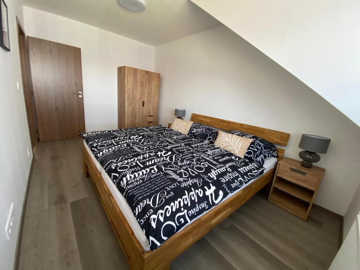 Cerna Ruze- Apartman 5 Plzen Bagian luar foto